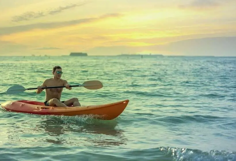 هتل The Ritz-Carlton, Dubai