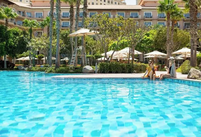 هتل The Ritz-Carlton, Dubai