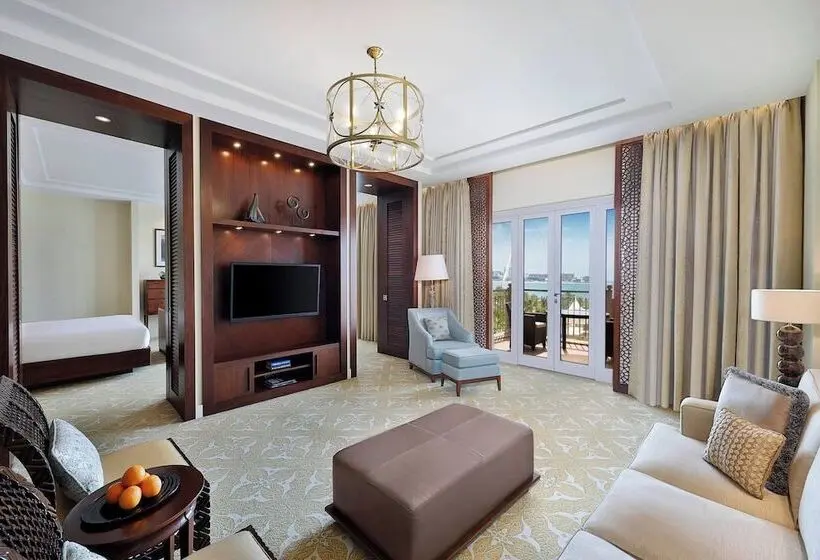 هتل The Ritz-Carlton, Dubai