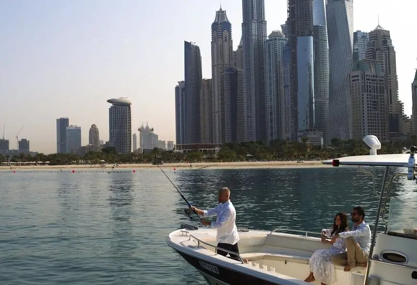 هتل The Ritz-Carlton, Dubai