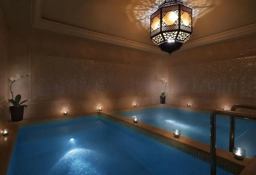 هتل The Ritz-Carlton, Dubai