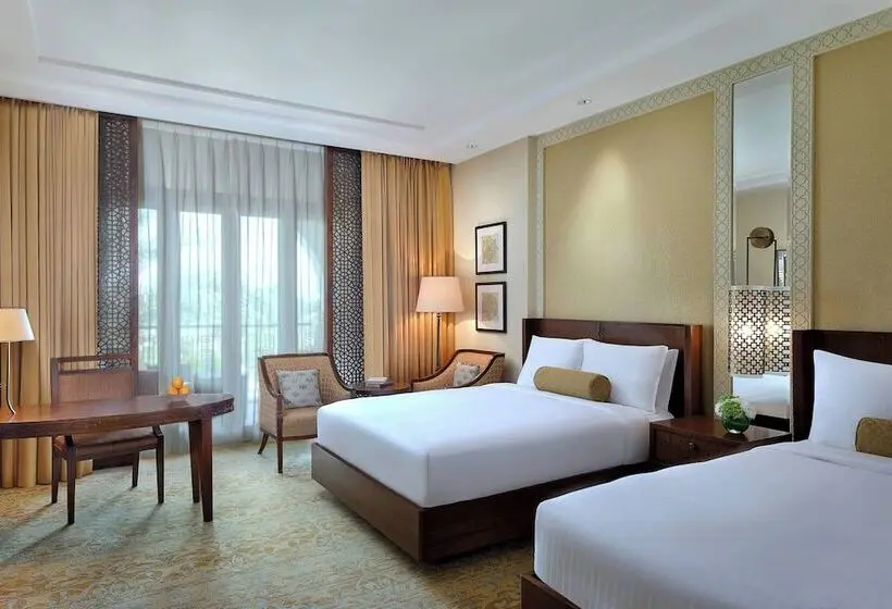 هتل The Ritz-Carlton, Dubai