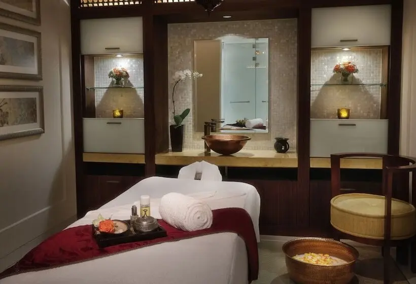 هتل The Ritz-Carlton, Dubai