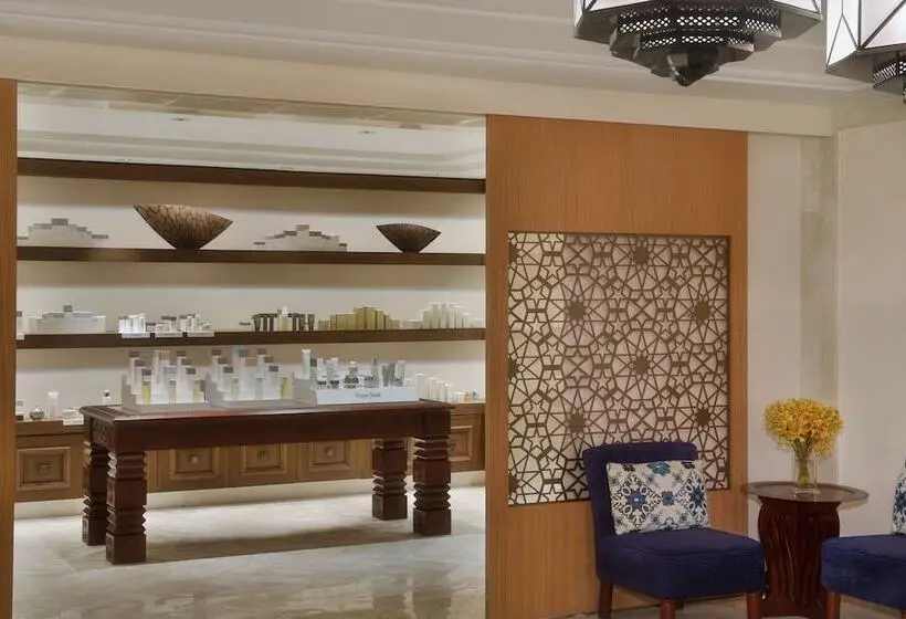 هتل The Ritz-Carlton, Dubai