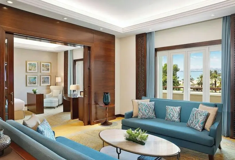 هتل The Ritz-Carlton, Dubai