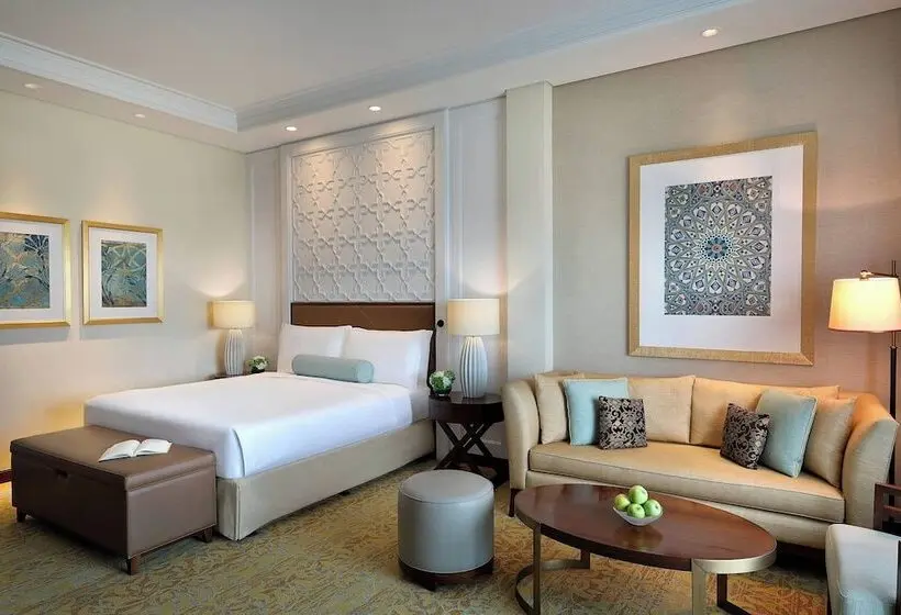هتل The Ritz-Carlton, Dubai