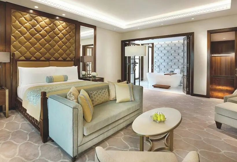 هتل The Ritz-Carlton, Dubai