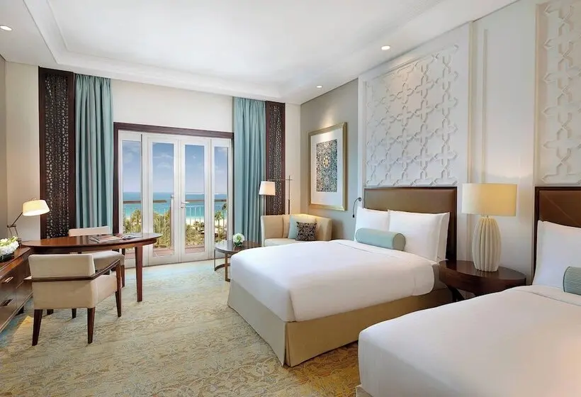 هتل The Ritz-Carlton, Dubai