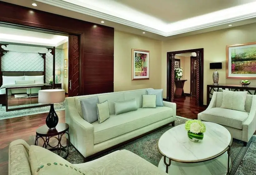 هتل The Ritz-Carlton, Dubai