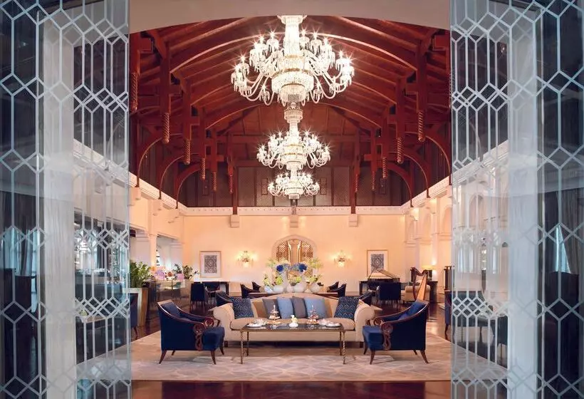 هتل The Ritz-Carlton, Dubai