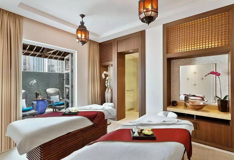 هتل The Ritz-Carlton, Dubai