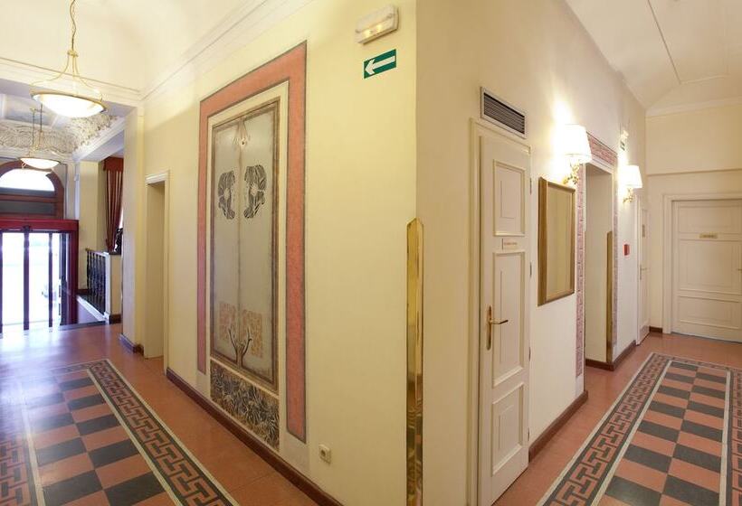 هتل Tivoli Prague