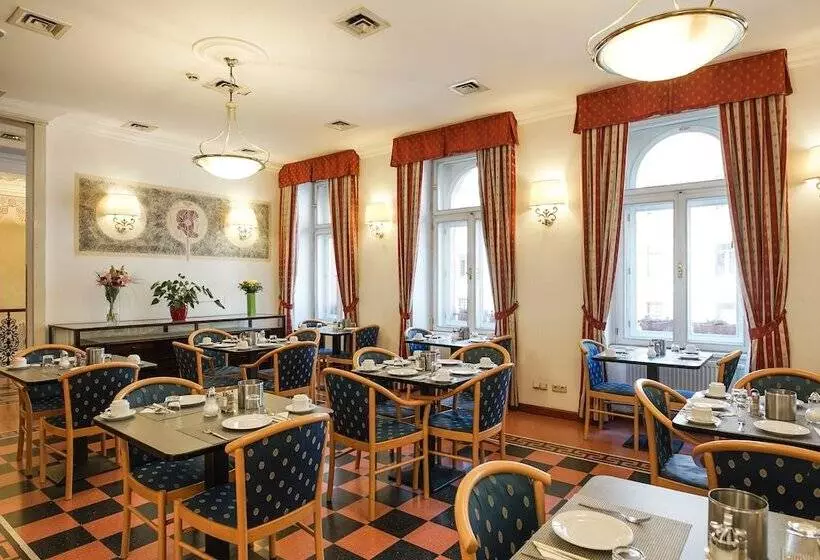 هتل Tivoli Prague