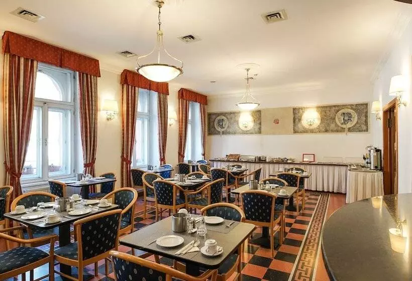 هتل Tivoli Prague