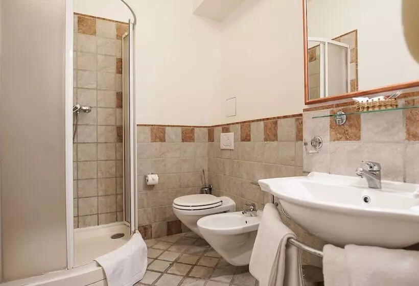 هتل Tivoli Prague