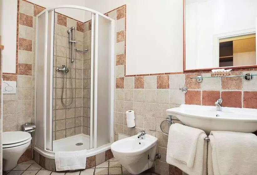 هتل Tivoli Prague