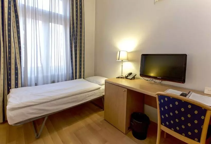 هتل Tivoli Prague