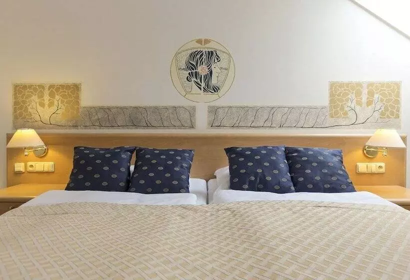 هتل Tivoli Prague