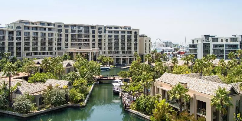 فندق Waterfront Village