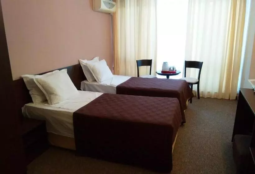 ペンション Sezoni South Burgas