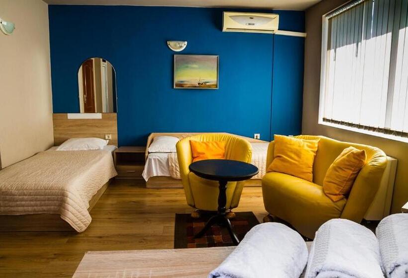 ペンション Sezoni South Burgas