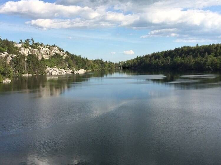 בית מלון כפרי Harvest Inn