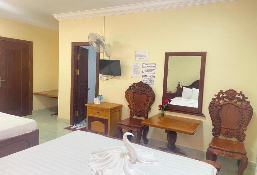 Pensione Savet Guesthouse