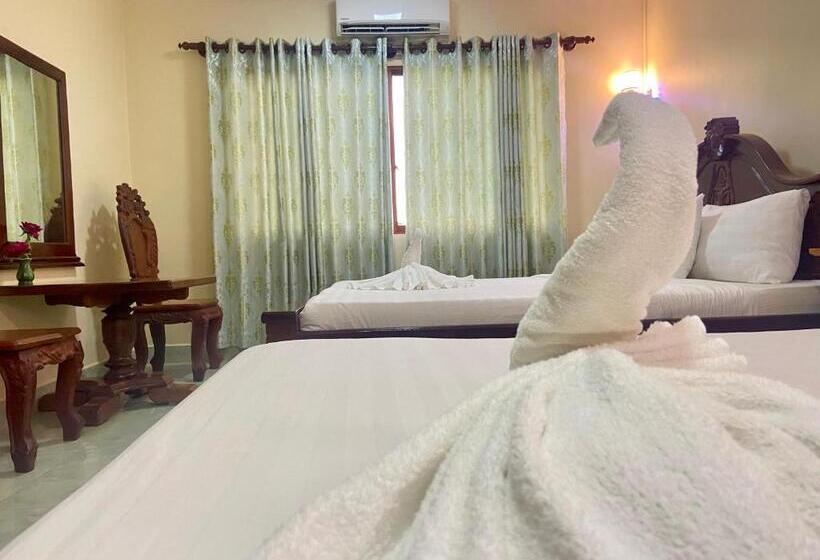 Pensione Savet Guesthouse