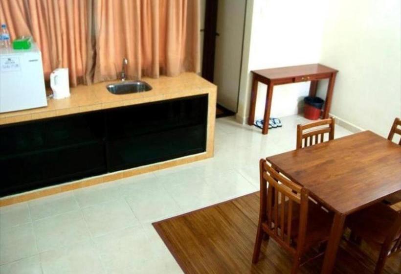 פנסיון Putra Putri Lodge