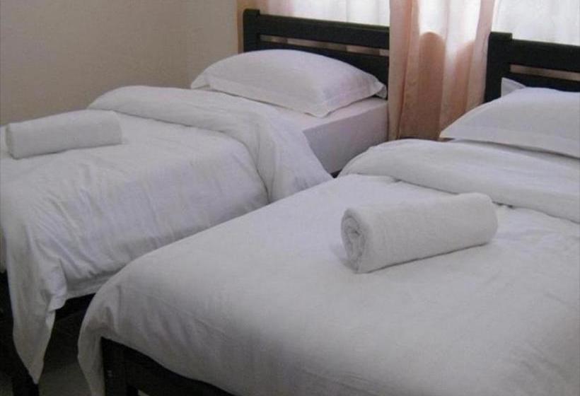 פנסיון Putra Putri Lodge