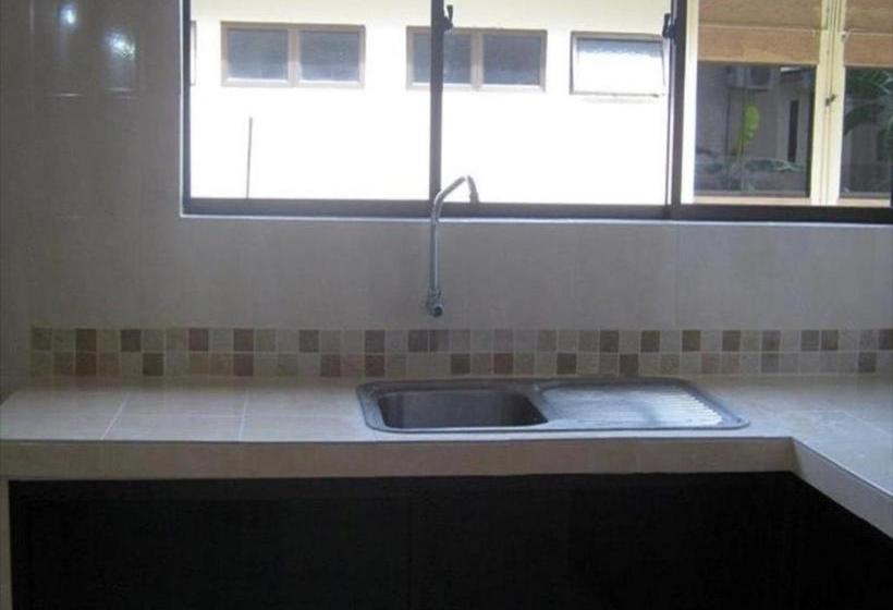 פנסיון Putra Putri Lodge