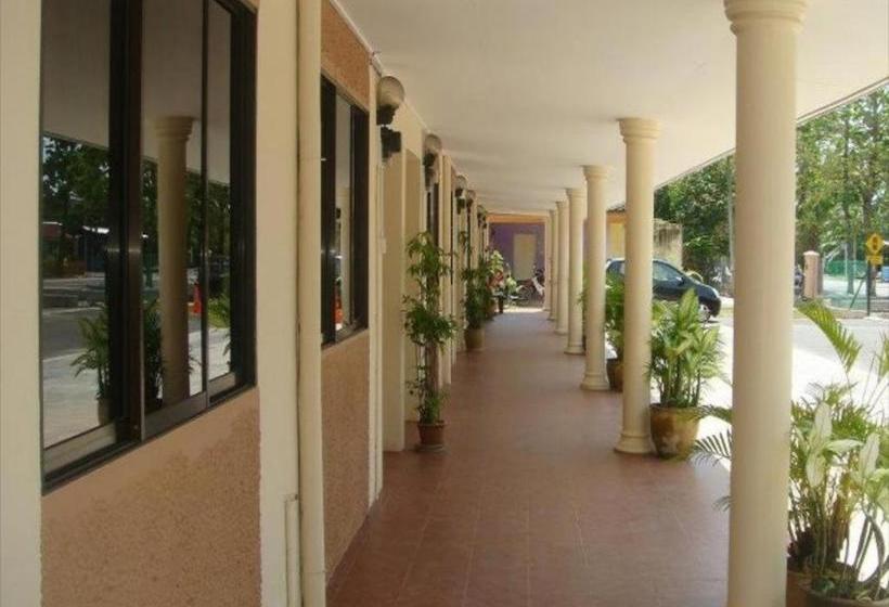 פנסיון Putra Putri Lodge