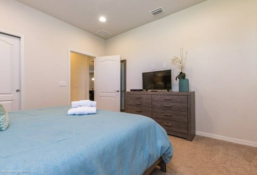 7 Bd 5.5 Bh Villa Game Room Pool Spa