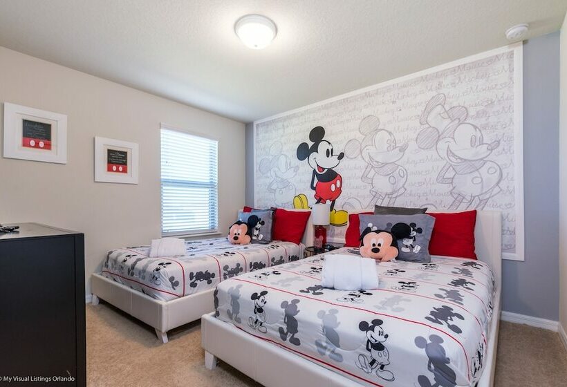 7 Bd 5.5 Bh Villa Game Room Pool Spa