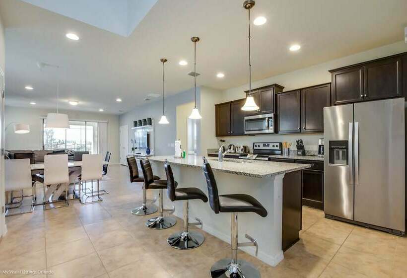 7 Bd 5.5 Bh Villa Game Room Pool Spa