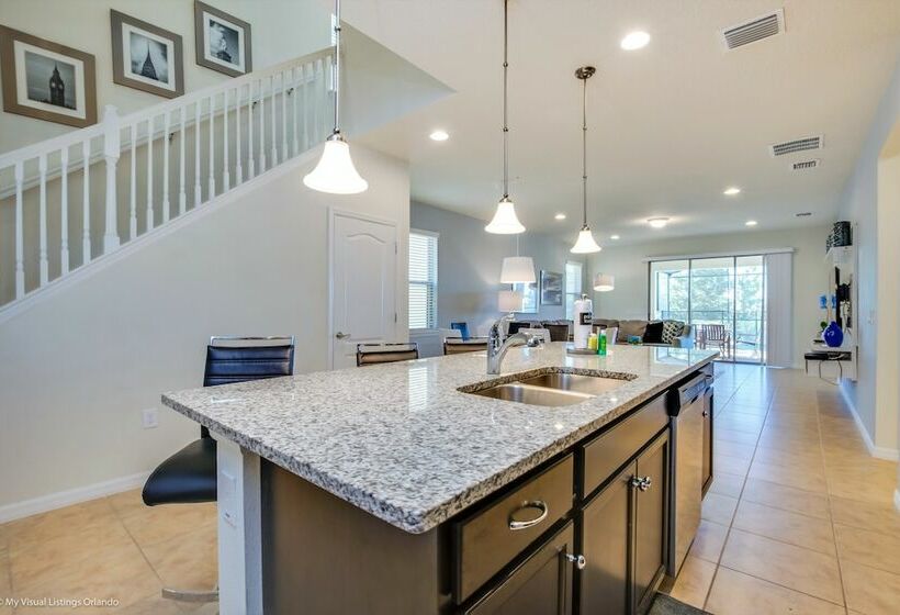 7 Bd 5.5 Bh Villa Game Room Pool Spa