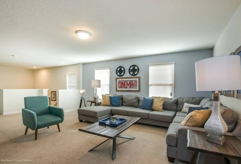 7 Bd 5.5 Bh Villa Game Room Pool Spa