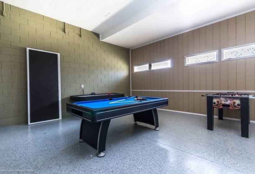 7 Bdrmstheatergamermpoolmansion