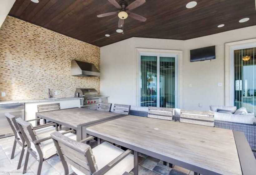 7 Bdrmstheatergamermpoolmansion