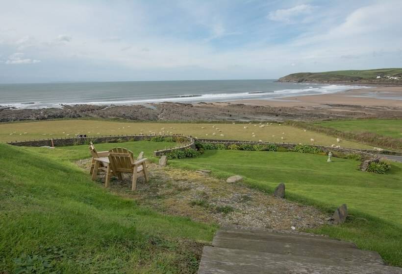 Beach Breeze Croyde 2 Bed, Sleeps 4 5, Sea Beach Views