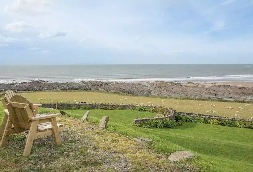 Beach Breeze Croyde 2 Bed, Sleeps 4 5, Sea Beach Views
