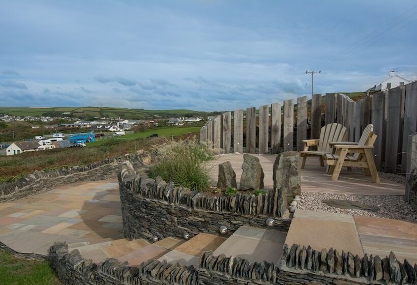 Beach Breeze Croyde 2 Bed, Sleeps 4 5, Sea Beach Views