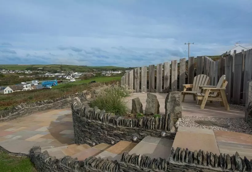 Beach Breeze Croyde 2 Bed, Sleeps 4 5, Sea Beach Views