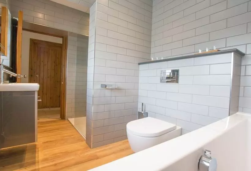 Beach Breeze Croyde 2 Bed, Sleeps 4 5, Sea Beach Views