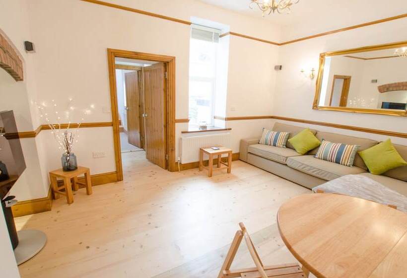 Beach Breeze Croyde 2 Bed, Sleeps 4 5, Sea Beach Views