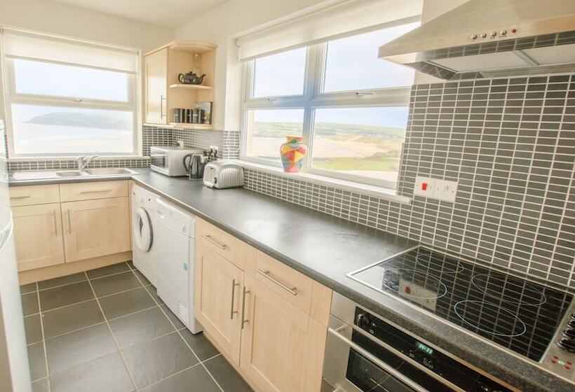 Beach Breeze Croyde 2 Bed, Sleeps 4 5, Sea Beach Views