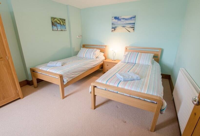 Beach Breeze Croyde 2 Bed, Sleeps 4 5, Sea Beach Views