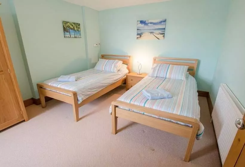 Beach Breeze Croyde 2 Bed, Sleeps 4 5, Sea Beach Views