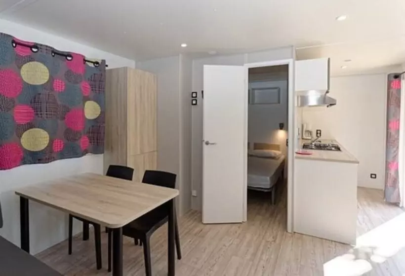 هتل Camping De L'espiguette