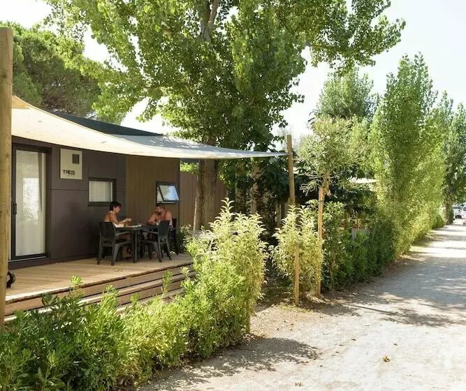 هتل Camping De L'espiguette